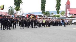 POLRES BANGGAI SIAGAKAN 104 PERSONEL UNTUK PENGAMANAN KEDATANGAN JOKOWI DI SALAKAN