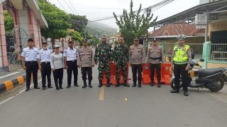 POLRES BANGGAI AMANKAN JALANNYA SHOLAT IDUL FITRI 1445 H, DI SEJUMLAH MESJID