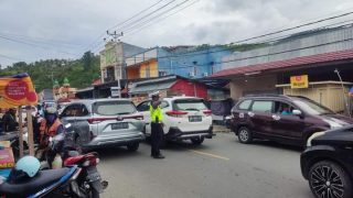 SATLANTAS POLRES BANGGAI ATASI KEMACETAN DI LUWUK JELANG LEBARAN