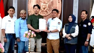 Berkas Persyaratan Administrasi Paslon AT-FM Memenuhi Syarat