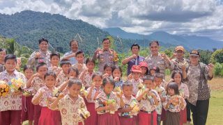 Tempuh Perjalanan Panjang, Kapolsek Bunta Sambangi Dusun Mumpe