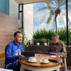 Obrak-Abrik Pinasa, Poros Tengah Berjaya