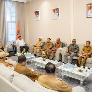 BUPATI AMIRUDIN PIMPIN RAPAT EVALUASI PENANGANAN SAMPAH