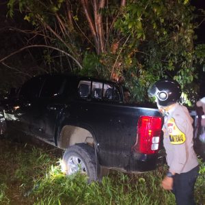 Diduga Lalai, Sopir Hilux Terlibat Laka Tunggal di Batui