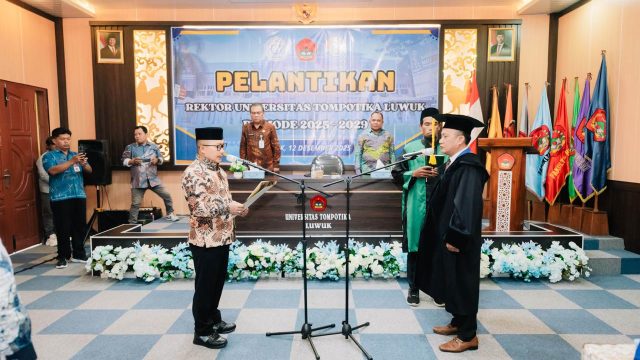 Bupati Banggai Lantik Rektor Universitas Tompotika Luwuk